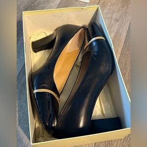 ST JOHN US 10b Black Patent & Smooth Leather Classic Medium Heel Pump $275 Msrp